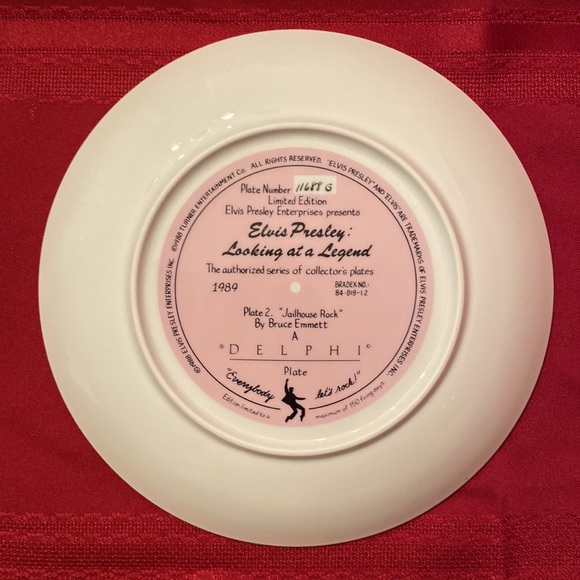 Elvis Presley: Looking at a Legend Delphi Collector Plate - 8 1/2” - Picture 2 of 7